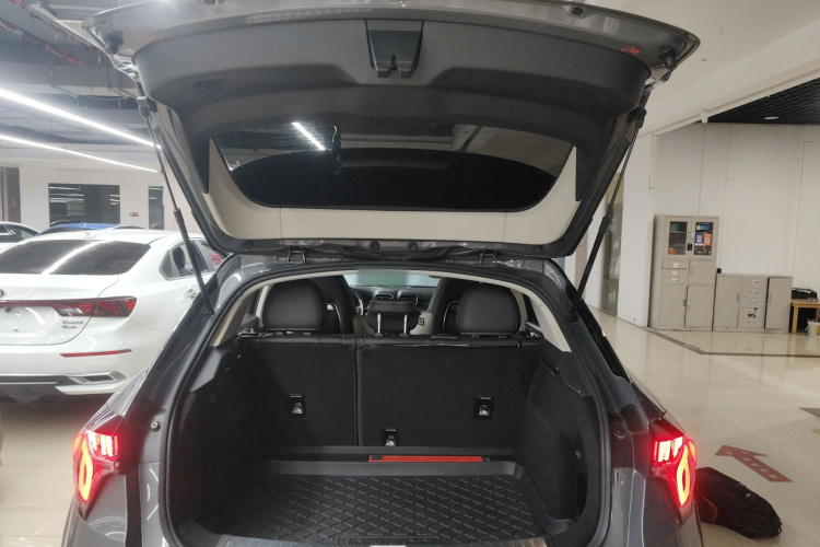 领克02 2018款 1.5T DCT两驱耀Pro版 国V机舱底盘23