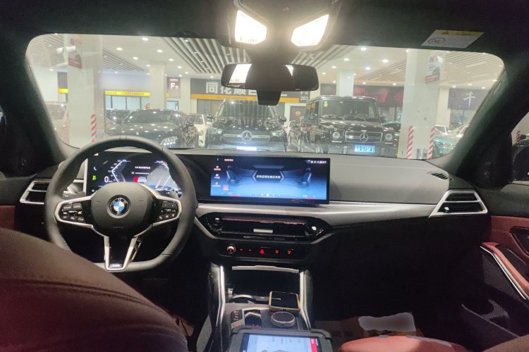 宝马3系 2025款 330i M运动曜夜套装中控内饰7002