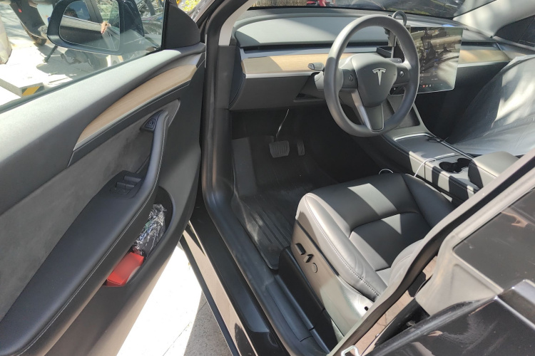 特斯拉 Model Y 2022款 后轮驱动版中控内饰7003