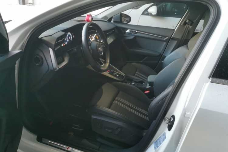 奥迪A3 2024款 A3L Limousine 35 TFSI 时尚运动型中控内饰19