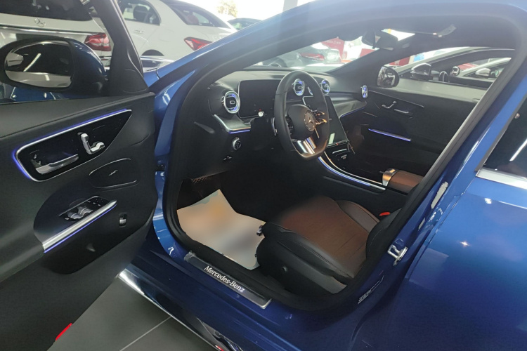 奔驰C级 2022款 C 260 L 运动版中控内饰7003