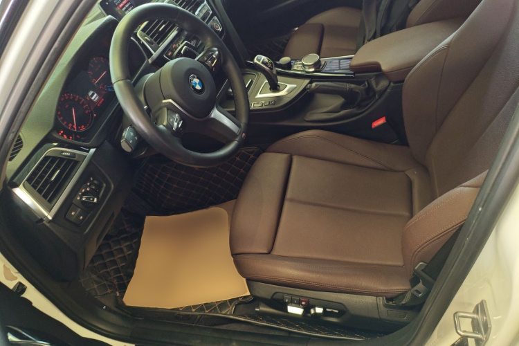 宝马3系 2019款 320Li M运动套装中控内饰19