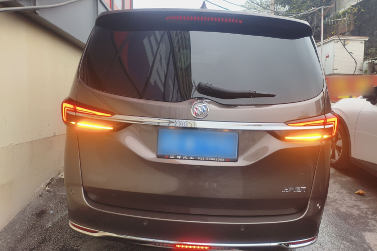 别克GL8 2023款 陆上公务舱 尊贵型车身外观6