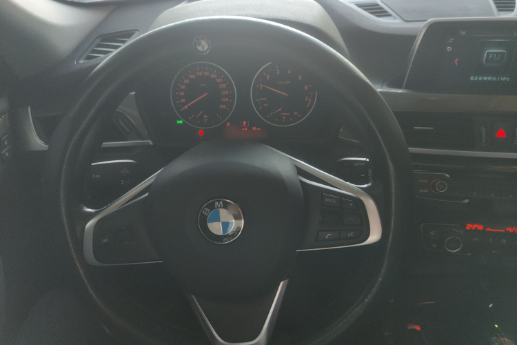 宝马X1 2018款 sDrive18Li 尊享型中控内饰13