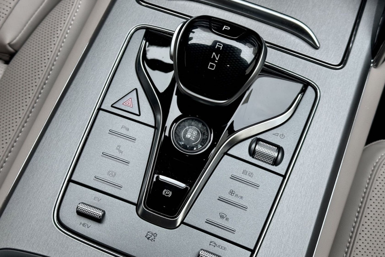 比亚迪 唐新能源 2024款 DM-i 荣耀版 112KM 旗舰型中控内饰7004