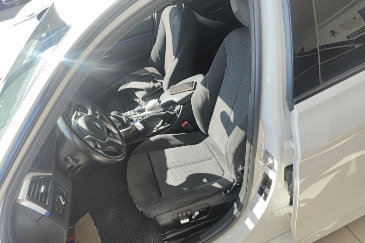 宝马3系 2018款 320i M运动套装中控内饰19