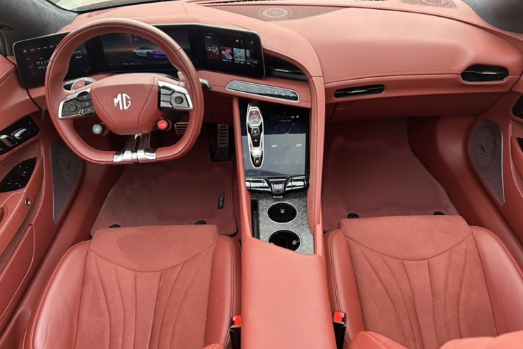 名爵 MG Cyberster 2024款 520km 传奇四驱红篷版中控内饰7001