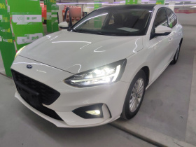 福特 福克斯 2020款 三厢 1.5L 自动锋跃型