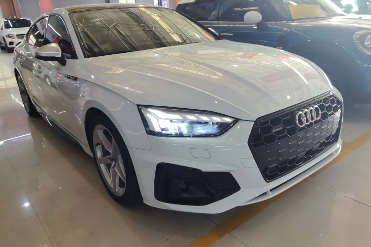 奥迪A5 2024款 Sportback 40 TFSI 时尚动感型车身外观3
