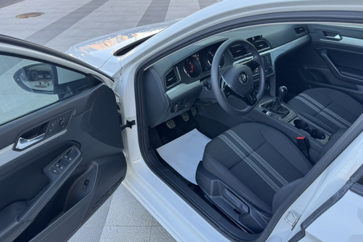 大众 凌渡 2018款 230TSI 手动风尚版中控内饰7001