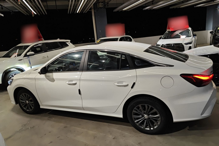 名爵 MG5 2025款 180DVVT 全球豪华版车身外观4