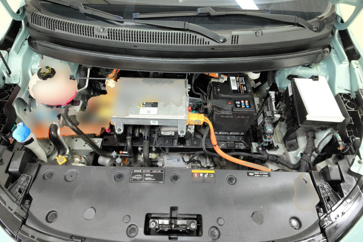 吉利几何E萤火虫 2023款 401KM 闪电虎 5座机舱底盘24