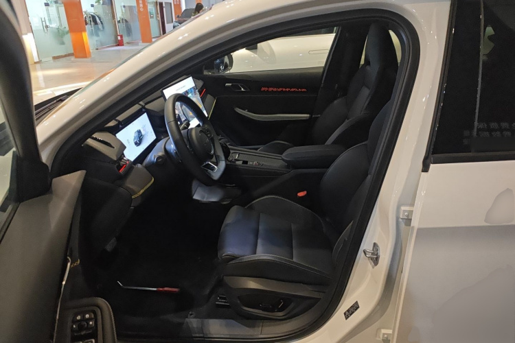 领克03 2025款 1.5TD DCT冠军版Pro中控内饰19