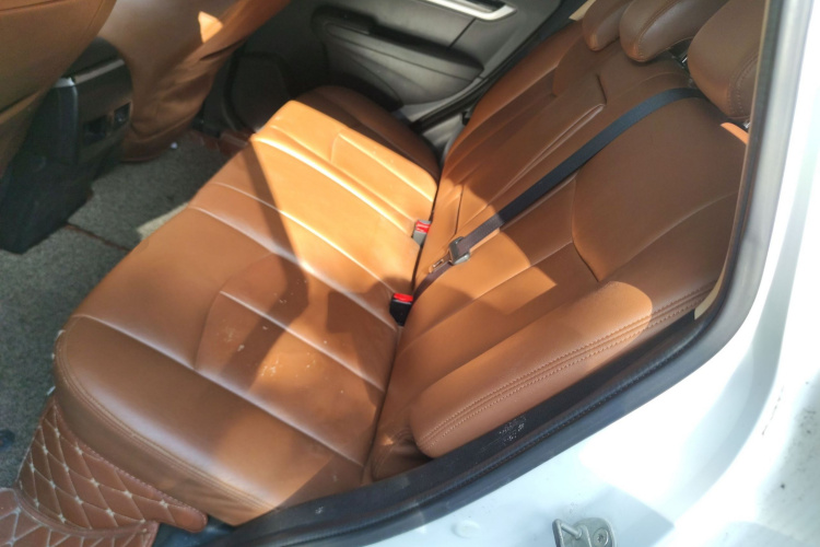 东风风神AX7 2015款 2.0L 自动智悦型中控内饰21