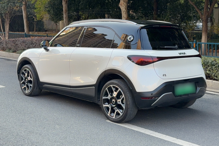 smart精灵#1 2022款 Pulse心动版车身外观6005