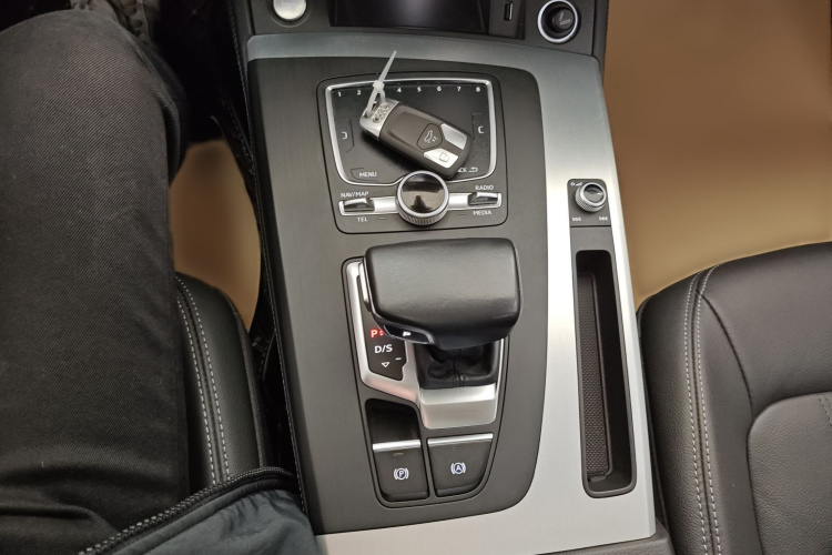 奥迪Q5L 2020款 40 TFSI 荣享时尚型局部细节18