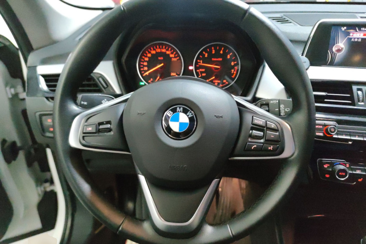 宝马X1 2018款 sDrive20Li 领先型中控内饰13