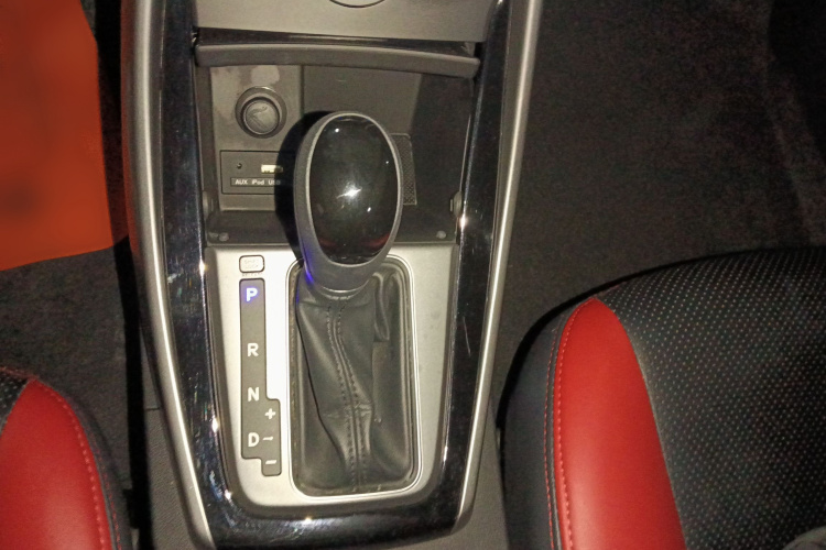 现代 朗动 2016款 1.6L 自动尊贵型局部细节18