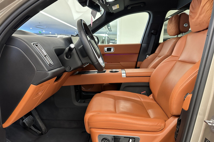 理想汽车 理想L9 2022款 Max中控内饰7012