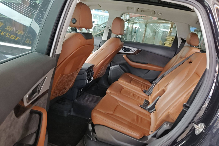 奥迪Q7 2019款 55 TFSI 技术型中控内饰7004