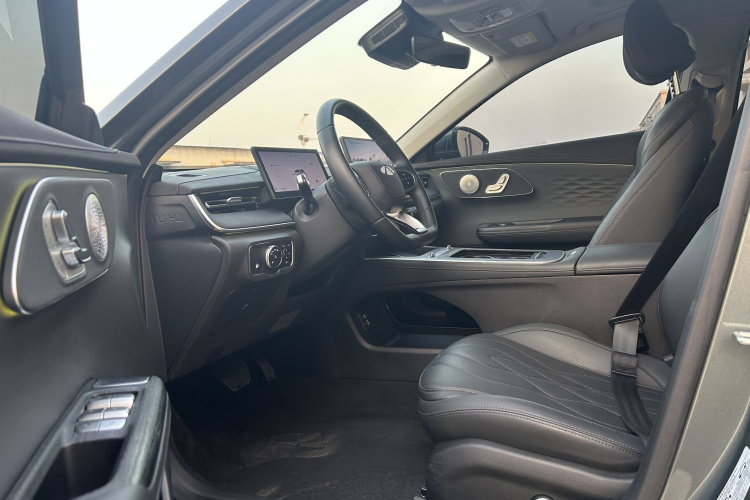 奇瑞 风云A8L 2025款 1.5TGDI 145km 豪华型中控内饰7001