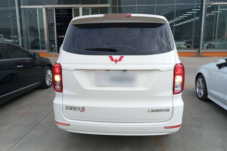 五菱汽车 五菱宏光 2021款 1.5L改款 S舒适型 电动助力LAR车身外观6