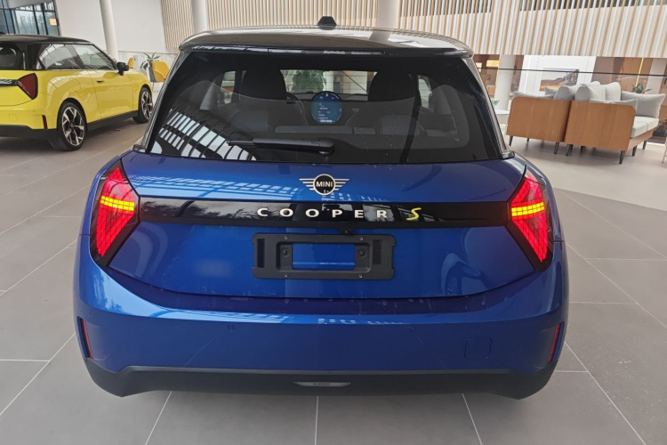 电动MINI COOPER 2024款 452km COOPER SE 艺术家车身外观6004