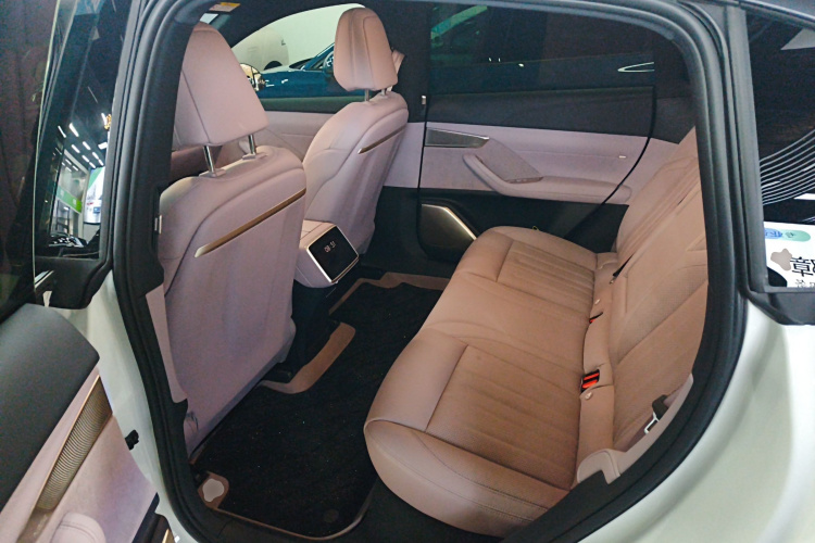 乐道L60 2025款 60kWh 后驱版中控内饰7004