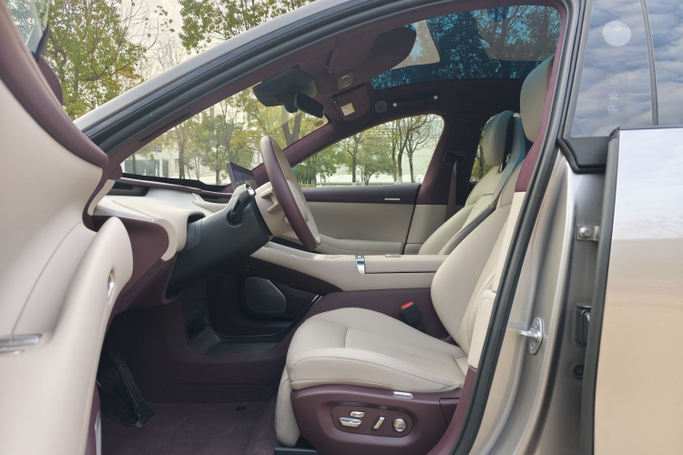 小米汽车 小米YU7 2025款 超长续航高性能四驱Max版中控内饰7001