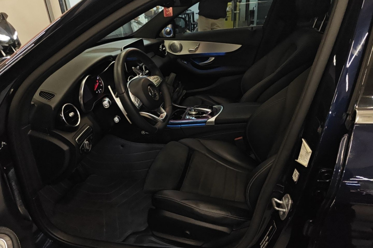 奔驰C级 2017款 改款 C 200 运动版中控内饰19