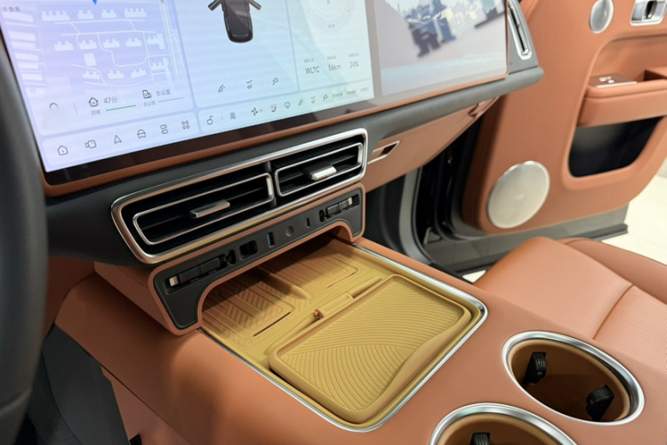 理想汽车 理想L9 2024款 Ultra中控内饰7008