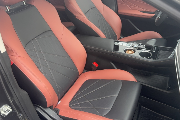 长安 逸动 2024款 PLUS 蓝鲸NE 1.4T GDI DCT高能版局部细节41