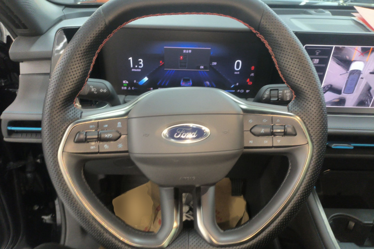 福特 2023款 锐界L 2.0T EcoBoost 两驱七座豪华型中控内饰13