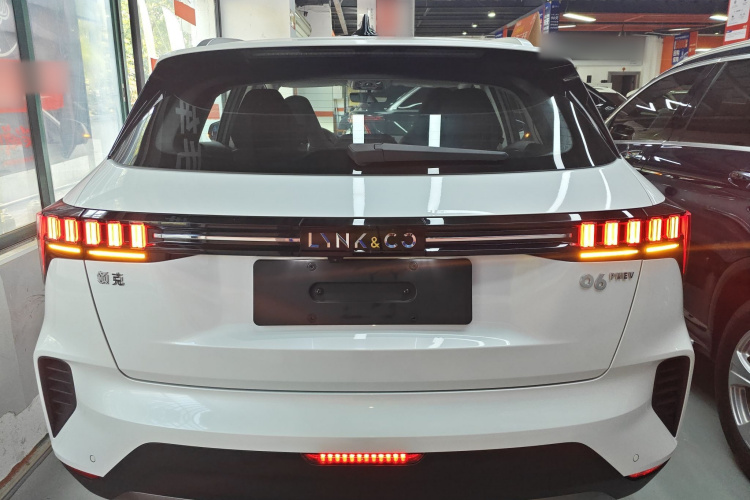 领克06 EM-P 2023款 1.5T Remix PHEV Pro车身外观6