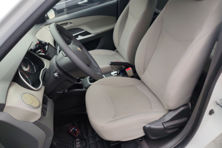 雪佛兰 2015款 赛欧3 1.5L 手动理想天窗版中控内饰19