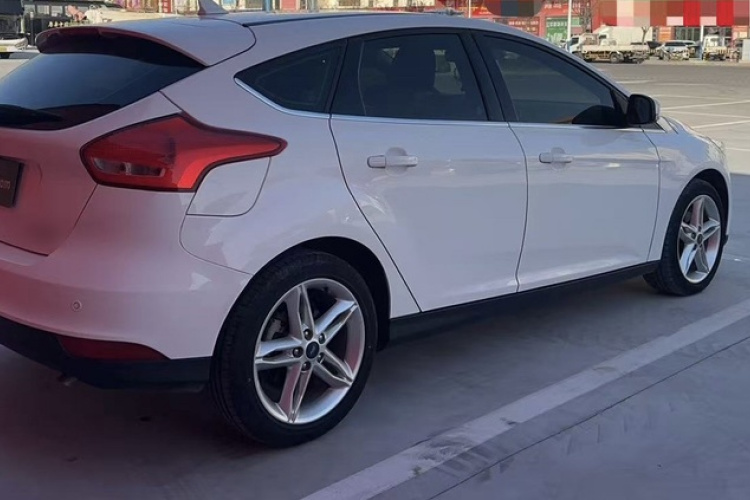 福特 福克斯 2020款 两厢经典 1.5L 自动风尚型车身外观6005