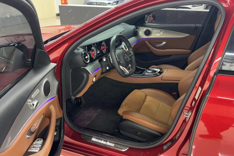 奔驰E级 2017款 E 200 运动型 4MATIC中控内饰7002