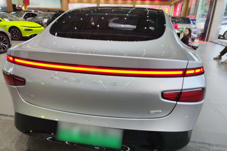 小鹏P7 2023款 P7i 702 Pro车身外观6004