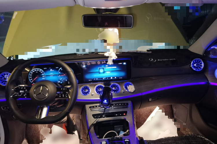 奔驰E级 2021款 改款 E 260 L 运动型中控内饰12