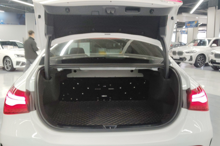 奔驰A级 2024款 改款 A 200 L 时尚型机舱底盘23