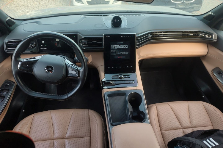 蔚来ES8 2020款 415KM 七座版中控内饰7002