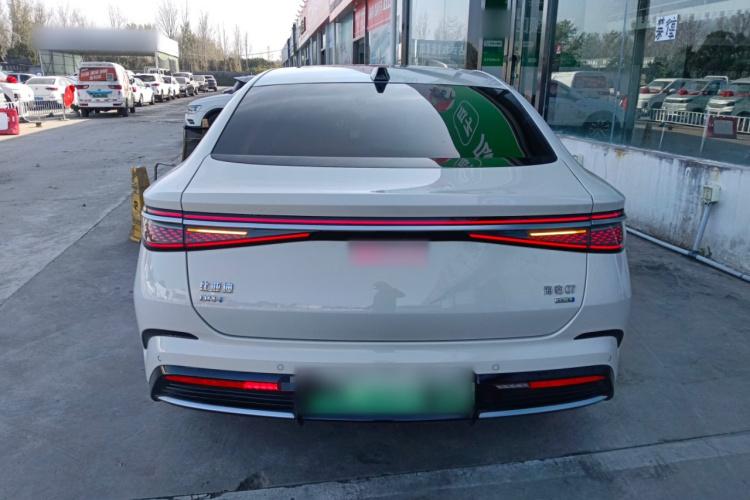 比亚迪 海豹07 DM-i 2025款 智驾版 DM-i 1.5L 125km 尊贵型车身外观6