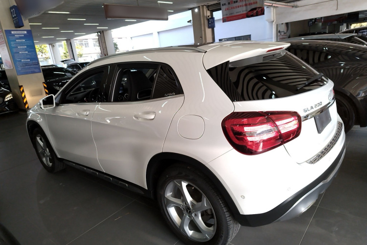 奔驰GLA 2018款 GLA 200 动感型车身外观4