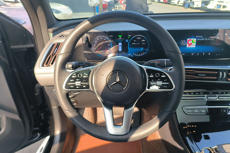 奔驰EQC 2022款 改款 EQC 400 4MATIC中控内饰13