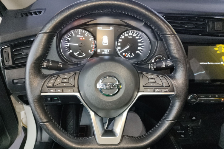 日产 奇骏 2023款 经典 2.0L 两驱智联臻享版中控内饰13