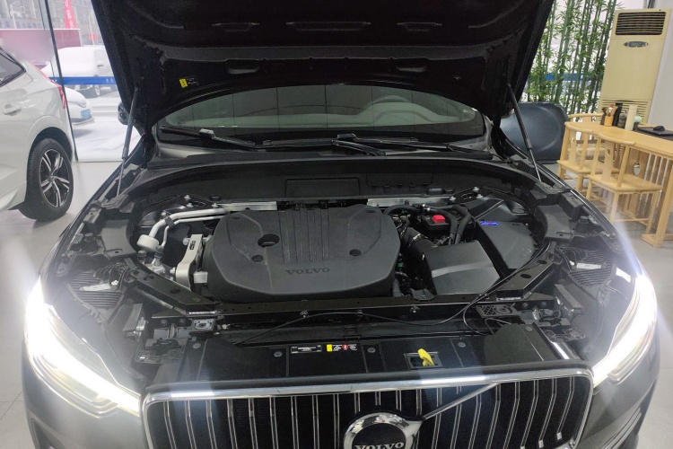 沃尔沃XC60 2024款 B5 四驱智远豪华版机舱底盘24