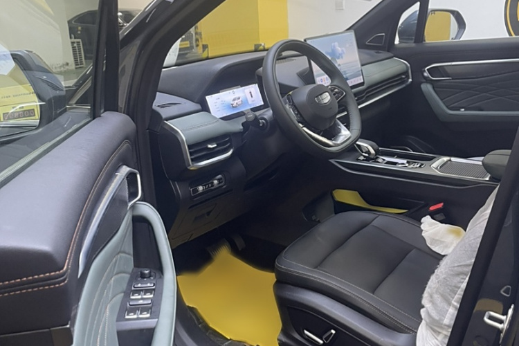 吉利汽车 豪越L 2024款 2.0T DCT尊贵型中控内饰7002