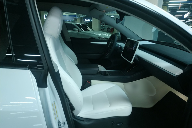 特斯拉 Model Y 2022款 改款 长续航全轮驱动版局部细节41