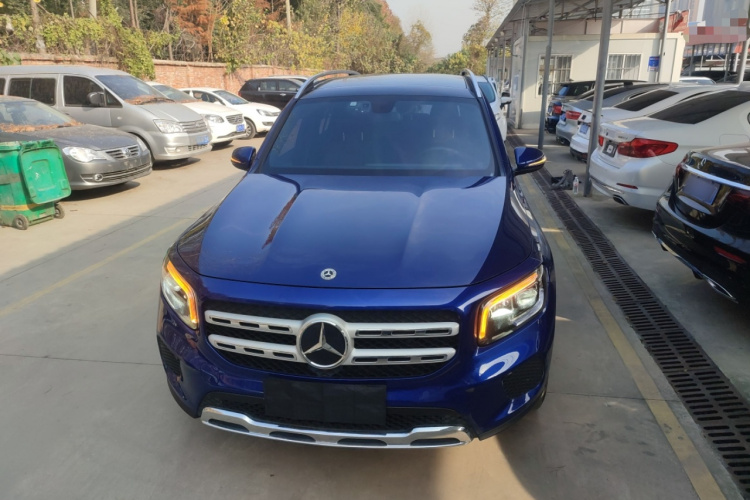 奔驰GLB 2023款 改款 GLB 200 动感型车身外观2