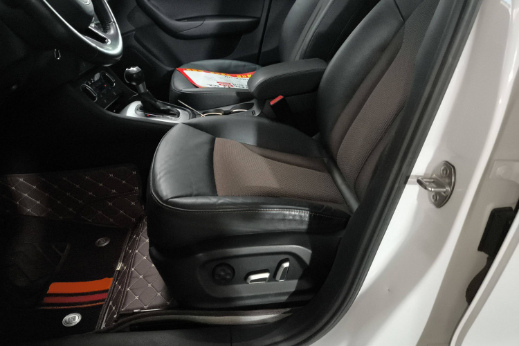 奥迪Q3 2018款 30 TFSI 时尚型典藏版中控内饰19